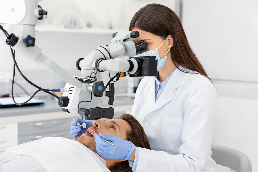 Leczenie pod mikroskopem